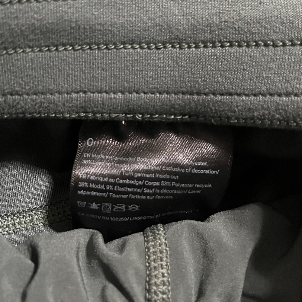 Lululemon Softstreme High-Rise Pant
Smoked Spruce Size 0 - Picture 5 of 7